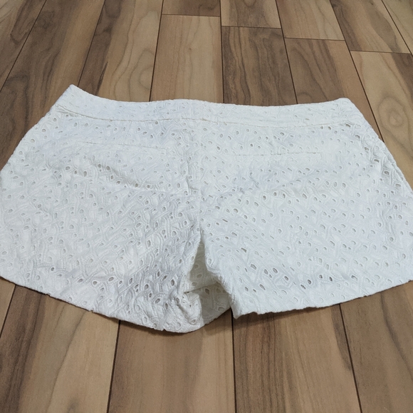 EUC! Lilly Pulitzer Ellie Shorts Resort White Eyelet Size 12 - Picture 2 of 12